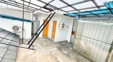 Gambar 5 Disewakan Rumah 2 Lantai Bagus Semi Furnished di Sayap Riau