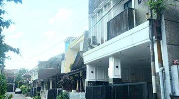 Gambar 2 Rumah Mewah 3 Lantai Furnished dalm Komplek di Buaran Duren Sawit