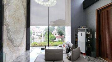 Gambar 4 Rumah Cantik 3,5 Lantai, Modern And Luxurious Design 