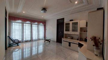 Gambar 4 Rumah 2 Lantai Hadap Utara Semi Furnished 