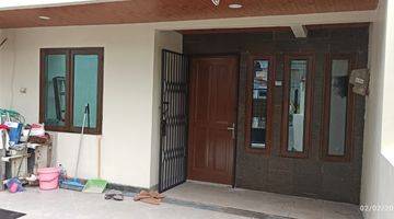 Gambar 3 Dijual 
rumah Di Taman Semanan Indah 

lt: 6x16 M²
lb: ±125 M²
kt: 4+1
km: 3 
  Listrik 2200  Shm