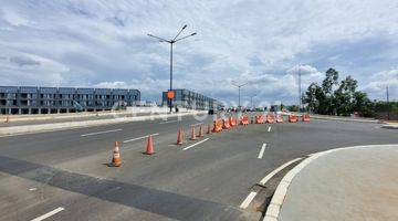 Gambar 4 Rukan Sudirman Hadap Boulevard Utama Di PIK2 Baru Jadi