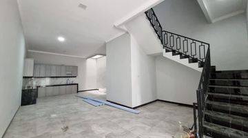 Gambar 5 Rumah Kelapa Gading 3 Lantai