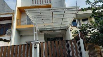 Gambar 1 Rumah 3 Lantai Baru Renovasi Dan Nyaman 