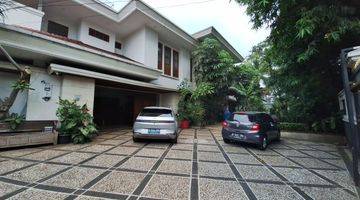 Gambar 1 Rumah Asri & Luas Ada Kolam Renang Harga 15 M