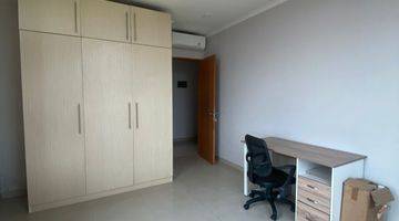 Gambar 1 Dijual Apartement Hamptons Park 3 BR Semi Furnished Bagus