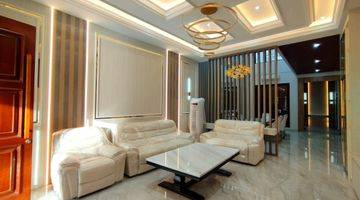 Gambar 2 Rumah 3 Lantai Sudah Renovasi Furnished HGB