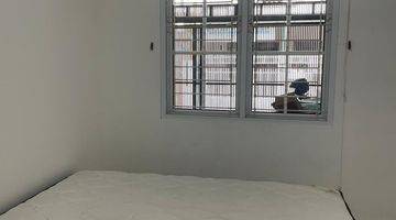 Gambar 2 Rumah 2.5 Lantai Taman Ratu Shm Hadap Selatan Semi Furnish