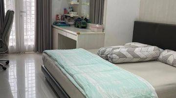 Gambar 4 Rumah 2.5 Lantai Taman Ratu Shm Hadap Selatan Semi Furnish