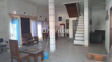 Gambar 2 RUMAH HOOK DALAM KOTA