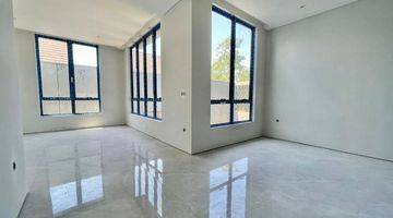 Gambar 3 Rumah 2 Lt Grand Eastwood, Siap Huni