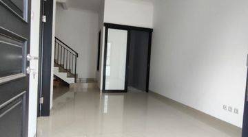 Gambar 2 Rumah 2 Lantai Bagus Unfurnished SHM di Di Jalan Raya Jatimakmur, Bekasi