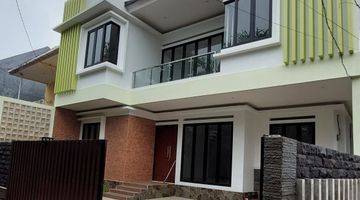 Gambar 1 Brand New House with Modern Glass House style 