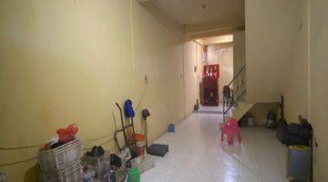 Gambar 2  Rumah 3 Lantai Unfurnished Bagus SHM - Sertifikat Hak Milik di Jl. Sei Kera, Medan Perjuangan