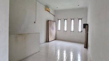 Gambar 3  Rumah 3 Lantai Unfurnished Butuh Renovasi SHM - Sertifikat Hak Milik di Jl. Pemuda Baru III, Medan Maimun