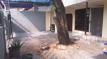 Gambar 4 Dijual rumah 1½ lsntai di lokasi strategis, sudah SHM, BISA KPR,dlingkungan nyaman dan aman, dekat pusat kuliner, pasar, rumah sakit, sekolah. 