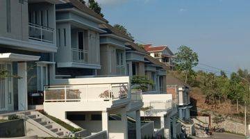 Gambar 1 Modern Villa Dau Ekslusif Rooftop + View Pegunungan + Free Surat