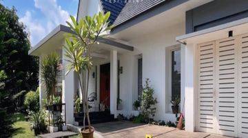 Gambar 5 Rumah Design Classic European Terawat Siap Huni Tanah Luas