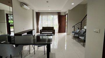 Gambar 1 *WTS Dijual / Disewa*
Puri Mansion Townhouse
Luas tanah: 142m2
Luas bangunan: 3  Lantai