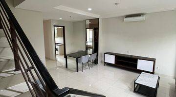 Gambar 5 *WTS Dijual / Disewa*
Puri Mansion Townhouse
Luas tanah: 142m2
Luas bangunan: 3  Lantai