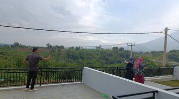 Gambar 1 Rumah dengan View Gunung di Caringin 