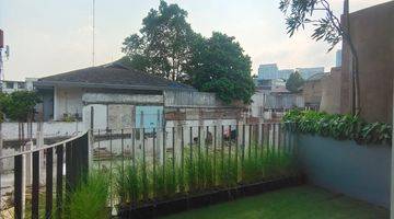 Gambar 5 Rumah Modern 3 Lantai + Rooftop Pinggir Jalan Kemang Utara