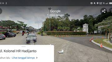 Gambar 3 Tanah depan gerbang Unnes