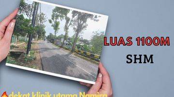 Gambar 1 Tanah Nempel Jalan Raya dekat Klinik Namira