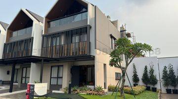 Gambar 2 Rumah 3 Lantai dengan Attic luas dan smart home di Gading Serpong