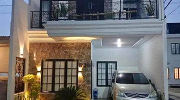 Gambar 1 Dijual Rumah 2,5 Lantai Dekat Cibubur Bergaya Classic Eropa