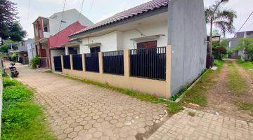 Gambar 1 Rumah Seken Second Hook Dalam Komplek Perumahan, Dekat Akses Tol, Jalan Raya Kodau, Jatiasih, Kota Bekasi