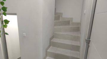 Gambar 4 Rumah 2 Lantai Semi Furnished Cluster Boston