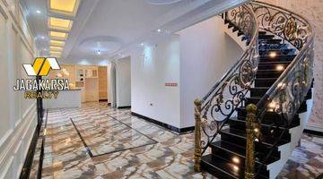 Gambar 5 Rumah Luxury  3,5 Lantai Di Mampang Jakarta Selatan