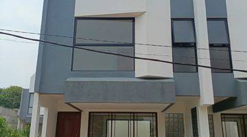 Gambar 1 Rumah Murah Tropical Townhouse Jatiwaringin