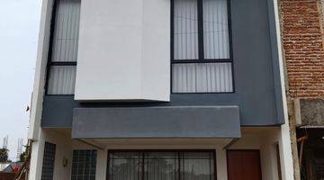 Gambar 1 Rumah Murah Jatiwaringin Tropical Townhouse