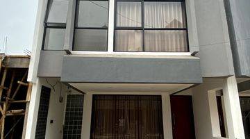 Gambar 1 Rumah Murah Jatiwaringin Tropical Townhouse