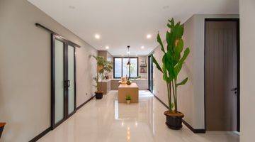 Gambar 1 Rumah 3 Lantai Versailes BSD City Gaya Townhouse Dekat Tol & KRL