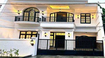 Gambar 1 Rumah Mewah Modern Colonial Style.

Daerah Elite, Row Lebar