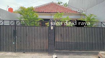 Gambar 1 Dijual rumah siap huni di perkotaan.