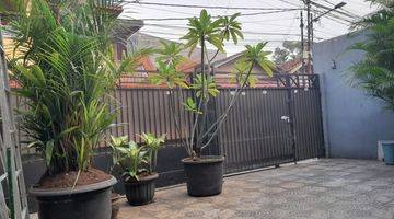 Gambar 2 Dijual rumah siap huni di perkotaan.