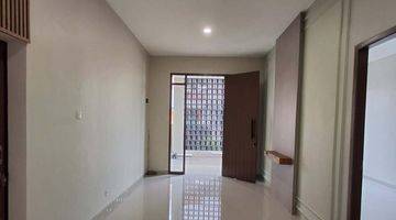 Gambar 4 Rumah 2 Lantai Bagus Semi Furnished di Griya Loka, Tangerang