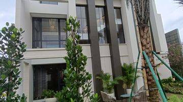 Gambar 3 Dijual Rumah Mewah 3 Lantai Baru di Cluster Tresor Bsd, Tangerang