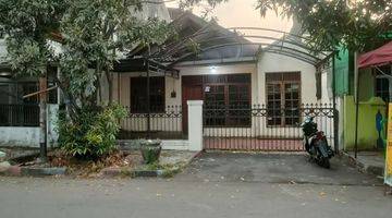 Gambar 1 Rumah Terawat Lokasi Mainroad Komplek Di Antapani 