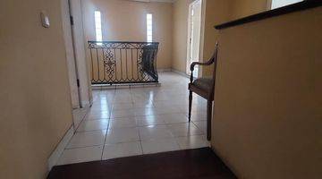 Gambar 4 Di Jual Cepat Rumah 2 Lantai Semi Furnished di Bsd