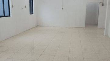 Gambar 4 di Dijual rumah daerah krendang barat 
Luas 6 x17  ( ngantok ke belakang) 
Luas T 102 m2. Luas b  200 m2. B 2 Lt. Kmr 2 . Wc 2 . Surat SHM
PLN 165000 . Lia lim MR GI 087883171808Dijual ruko Hayam Wuruk cocok buat kantor. JNE online Shopee. Kost kost tempa