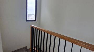 Gambar 4 Dijual Owner Bu Rumah Lavon Osaka 3 Lantai Semi Furnish