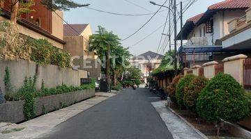 Gambar 5 Rumah Mewah Dan Swimming Pool Di Permata Hijau, Jakarta Selatan