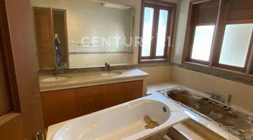 Gambar 3 Rumah Semi Furnished Dengan Private Pool Di Kawasan Elite Pejaten