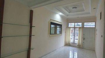 Gambar 4 Rumah 2½ lantai modern minimalis siap huni rapi