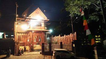 Gambar 5 Rumah Etnic Gothic Di Lembang Siap Huni 